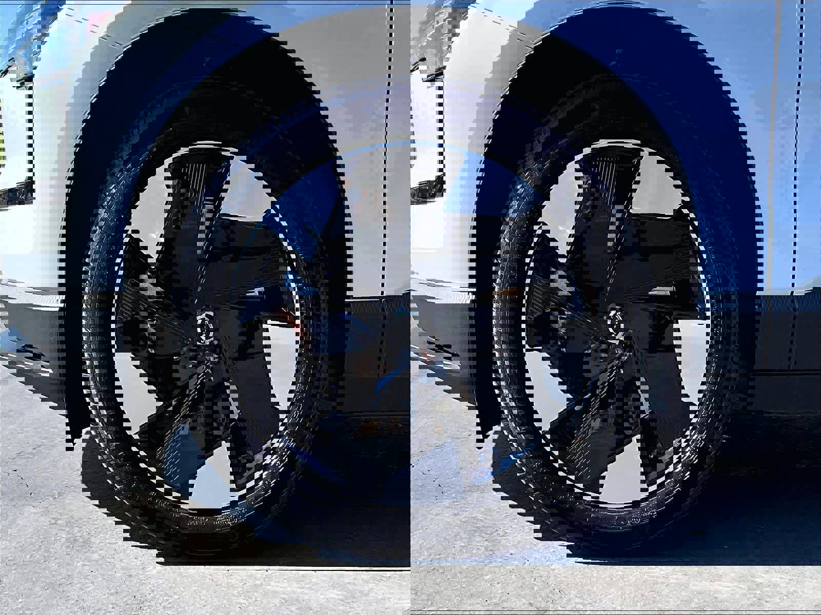 New 2026 Volvo EX30 Plus w/ Protection Package Premier image 14