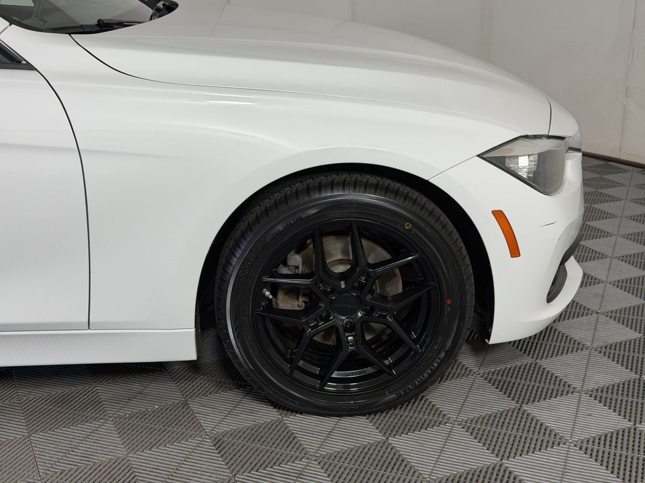Used 2016 BMW 320i xDrive Sedan AWD/4WD image 13