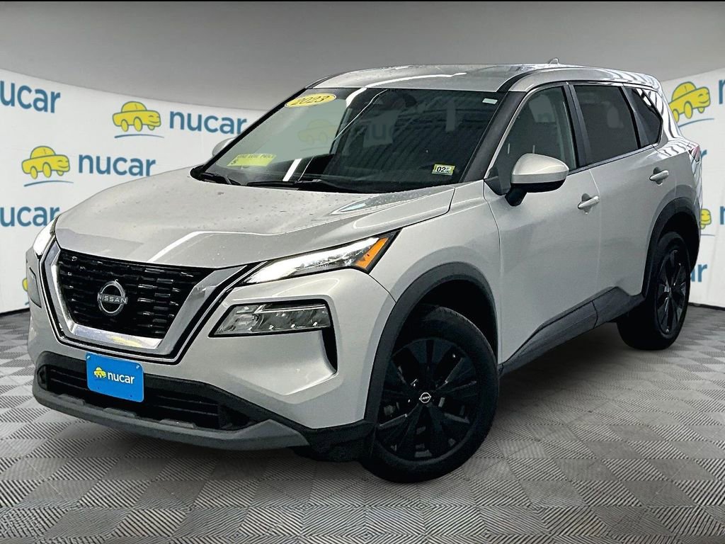 Used 2023 Nissan Rogue SV image 3