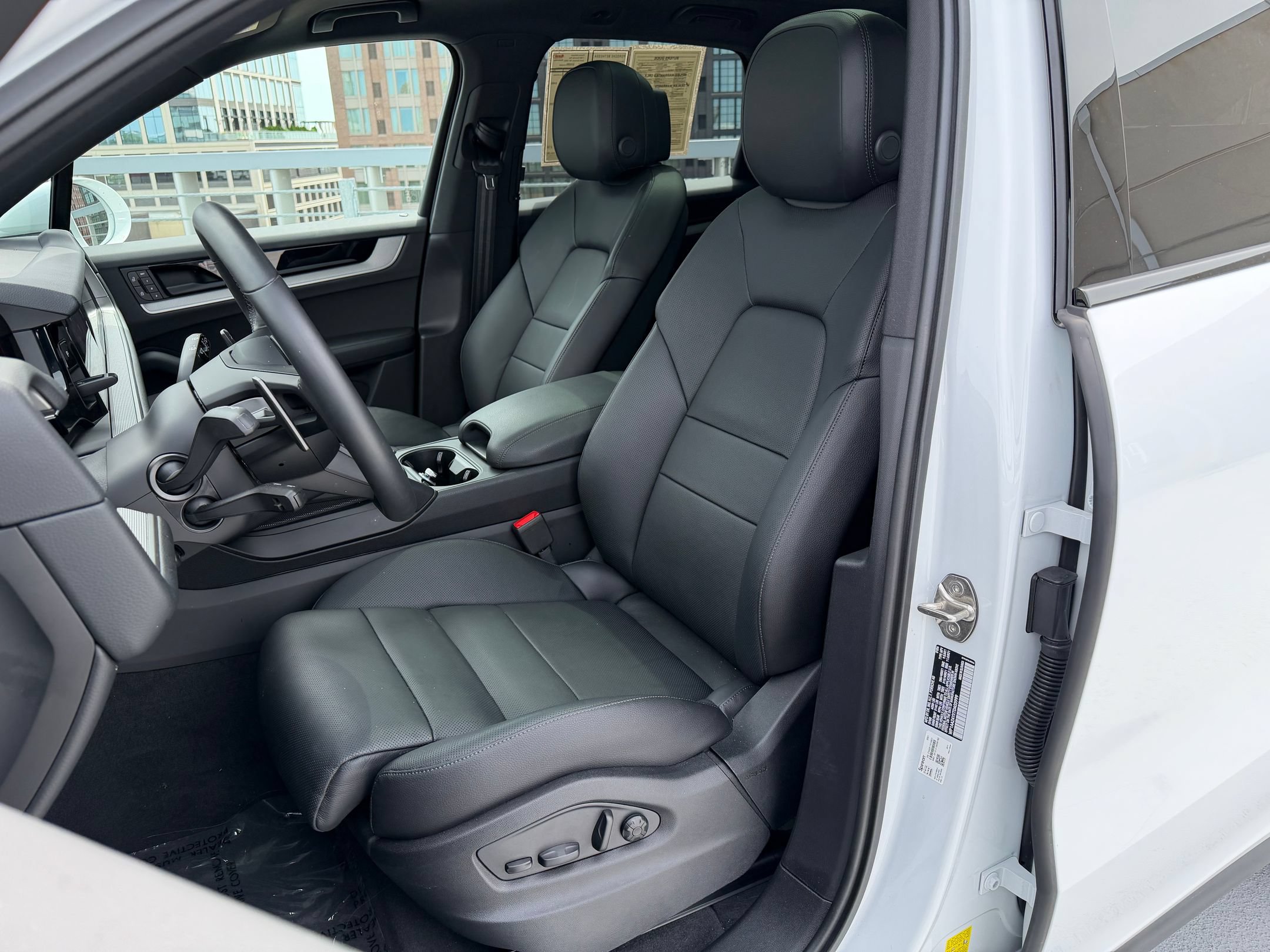 Certified 2026 Porsche Cayenne AWD/4WD image 5