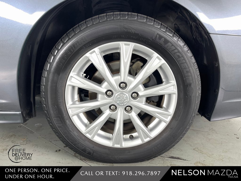 Used 2011 Buick Lucerne CXL image 14