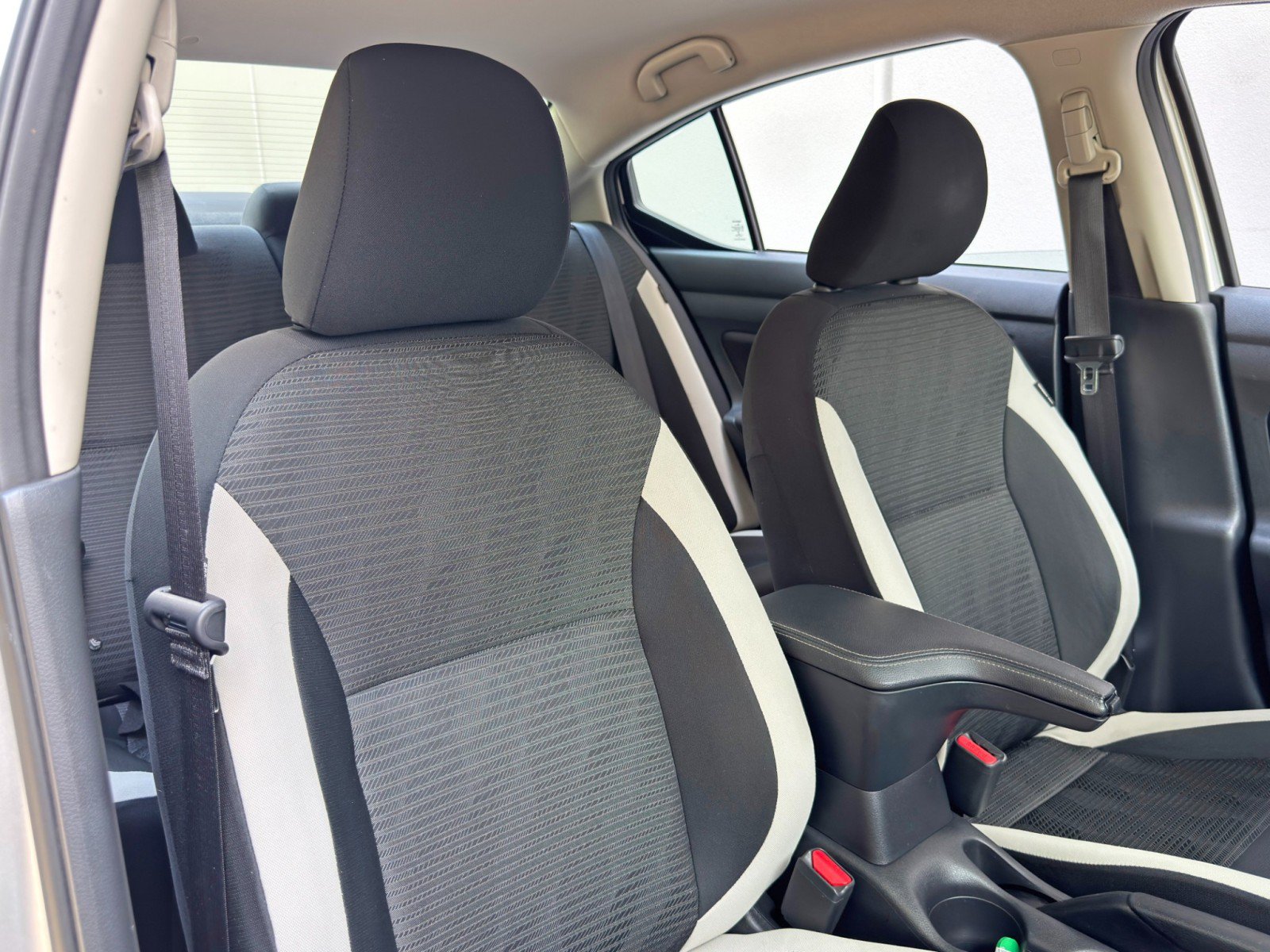 Used 2021 Nissan Versa SV FWD image 30