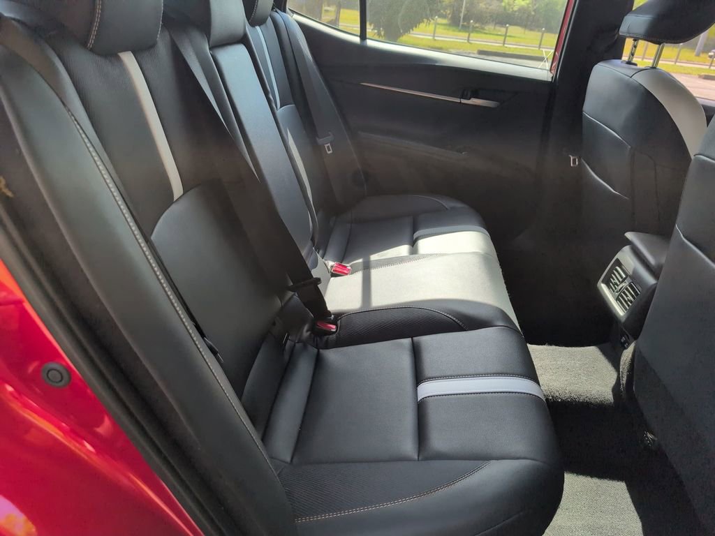 Used 2025 Toyota Camry SE image 30