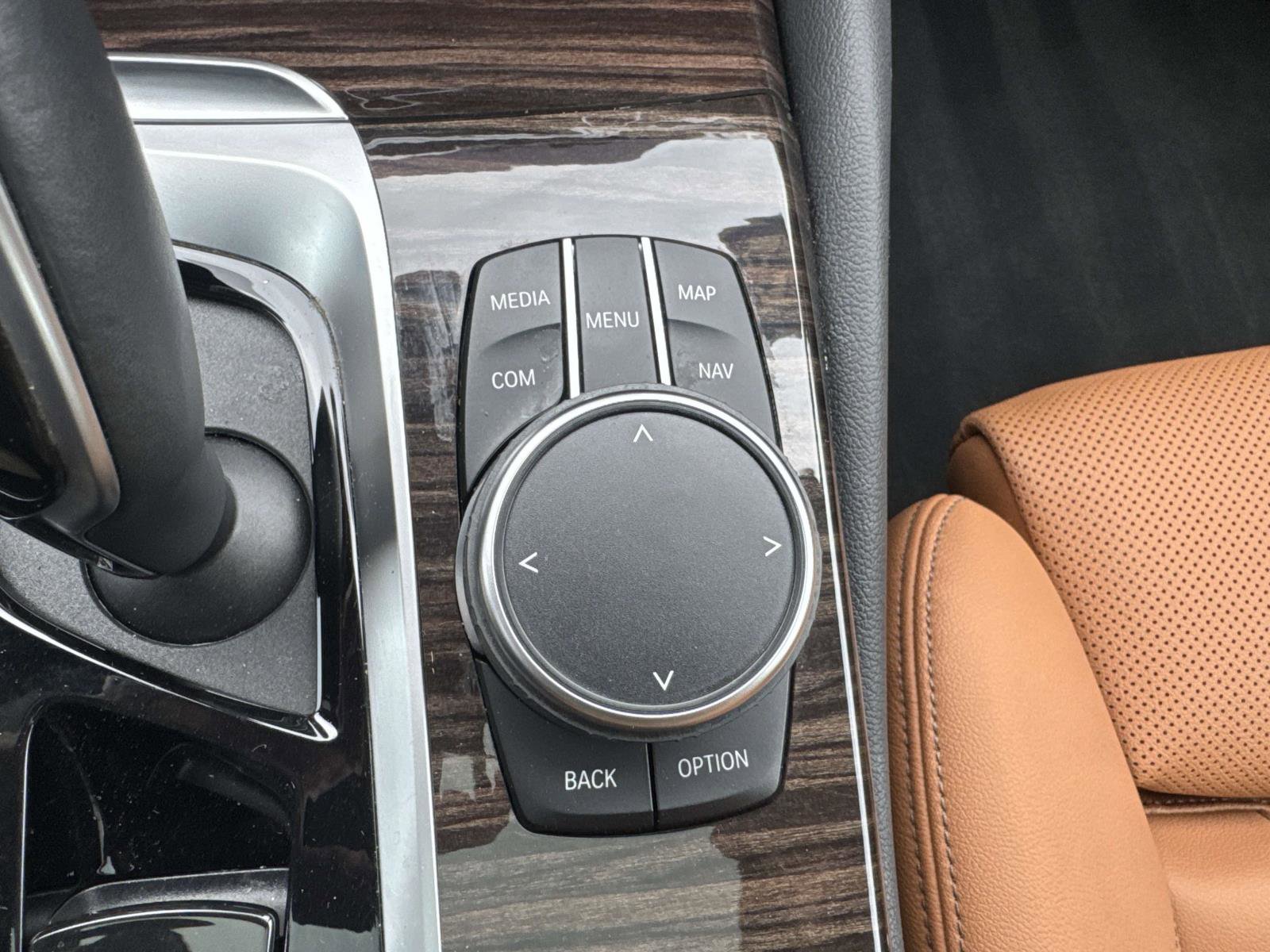 Used 2022 BMW 530i xDrive w/ Premium Package image 31