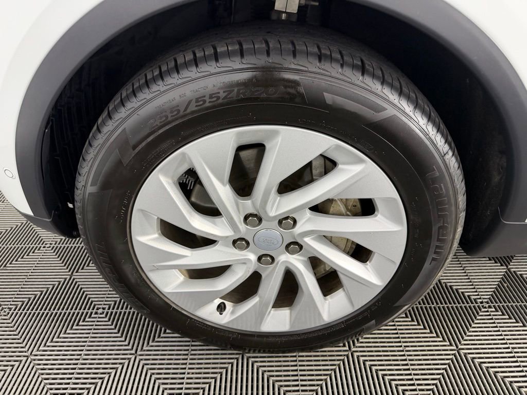 Used 2024 Land Rover Discovery S image 10