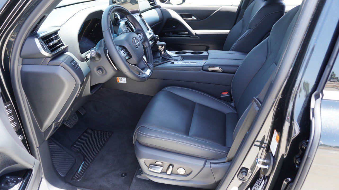 Certified 2026 Lexus LX 600 4WD w/ Accessory Package (Z1) image 13