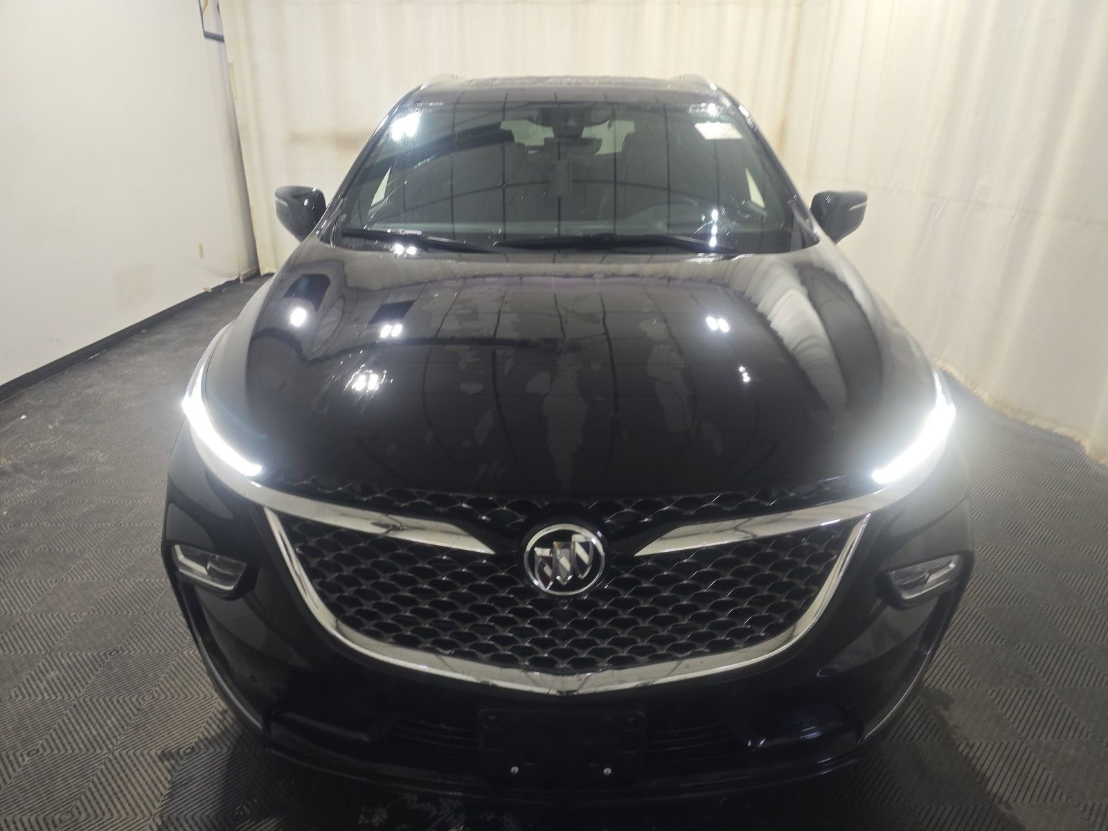 Used 2024 Buick Enclave Avenir w/ Avenir Technology Package image 2