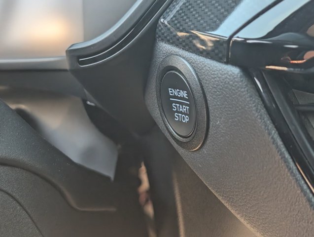 Used 2025 Ford Escape ST-Line Select AWD/4WD image 17