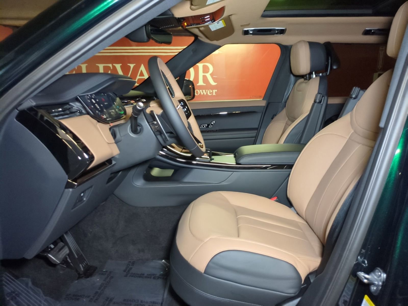 New 2026 Land Rover Range Rover Sport Dynamic SE AWD/4WD image 15