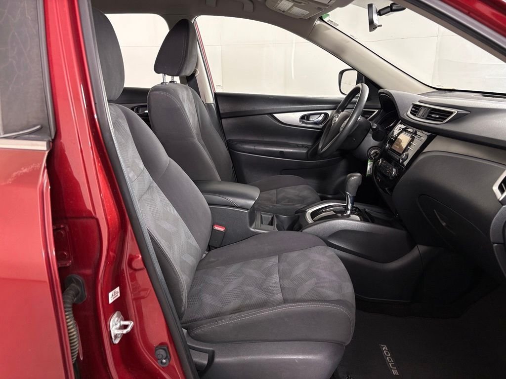 Used 2016 Nissan Rogue S FWD image 38