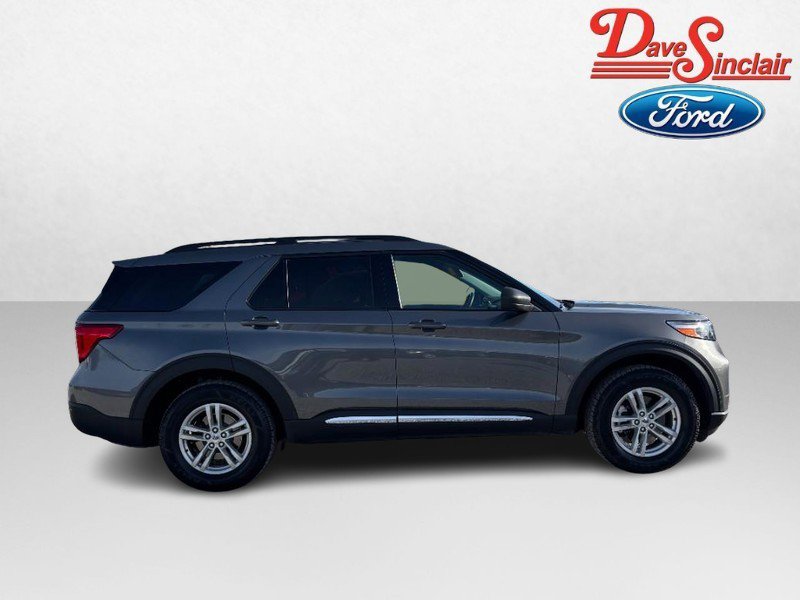 Used 2023 Ford Explorer XLT AWD/4WD image 5