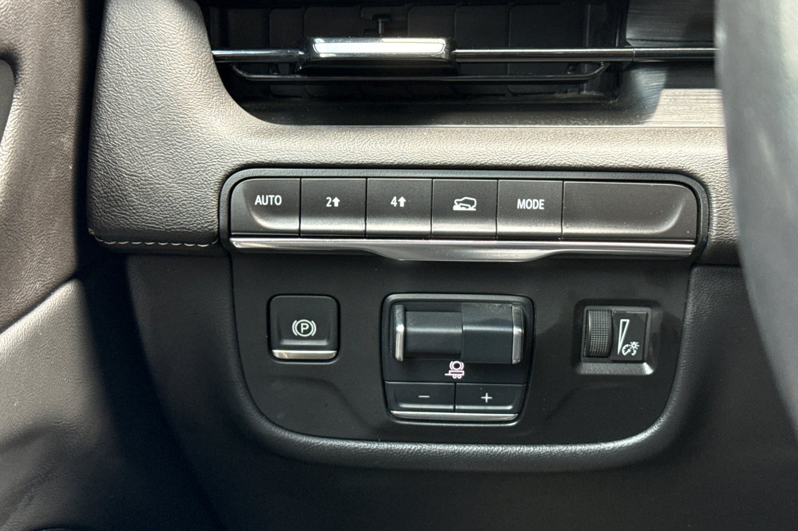 Used 2024 Cadillac Escalade Sport AWD/4WD image 38