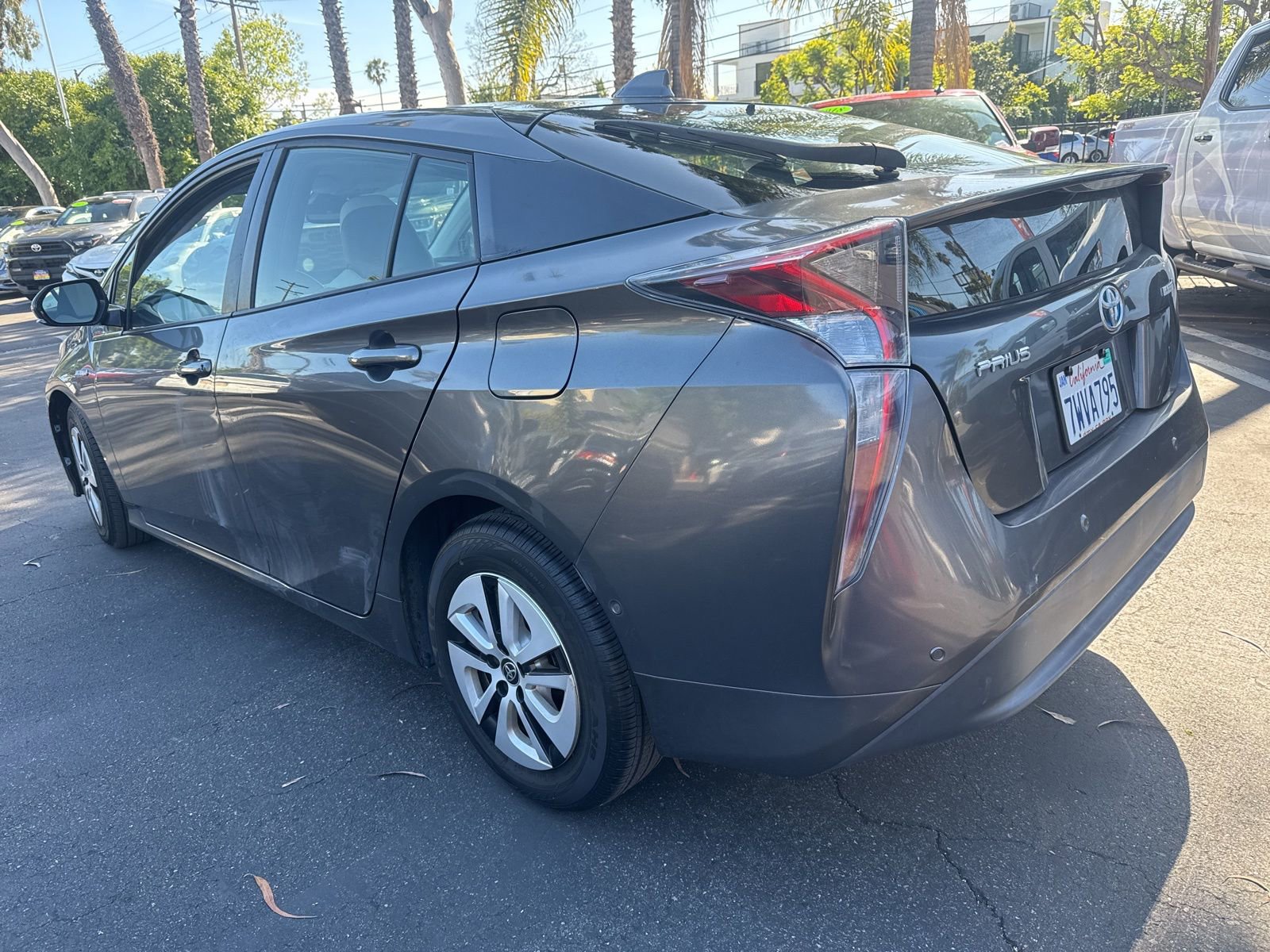 Used 2017 Toyota Prius Four w/ Premium Convenience Package FWD image 4