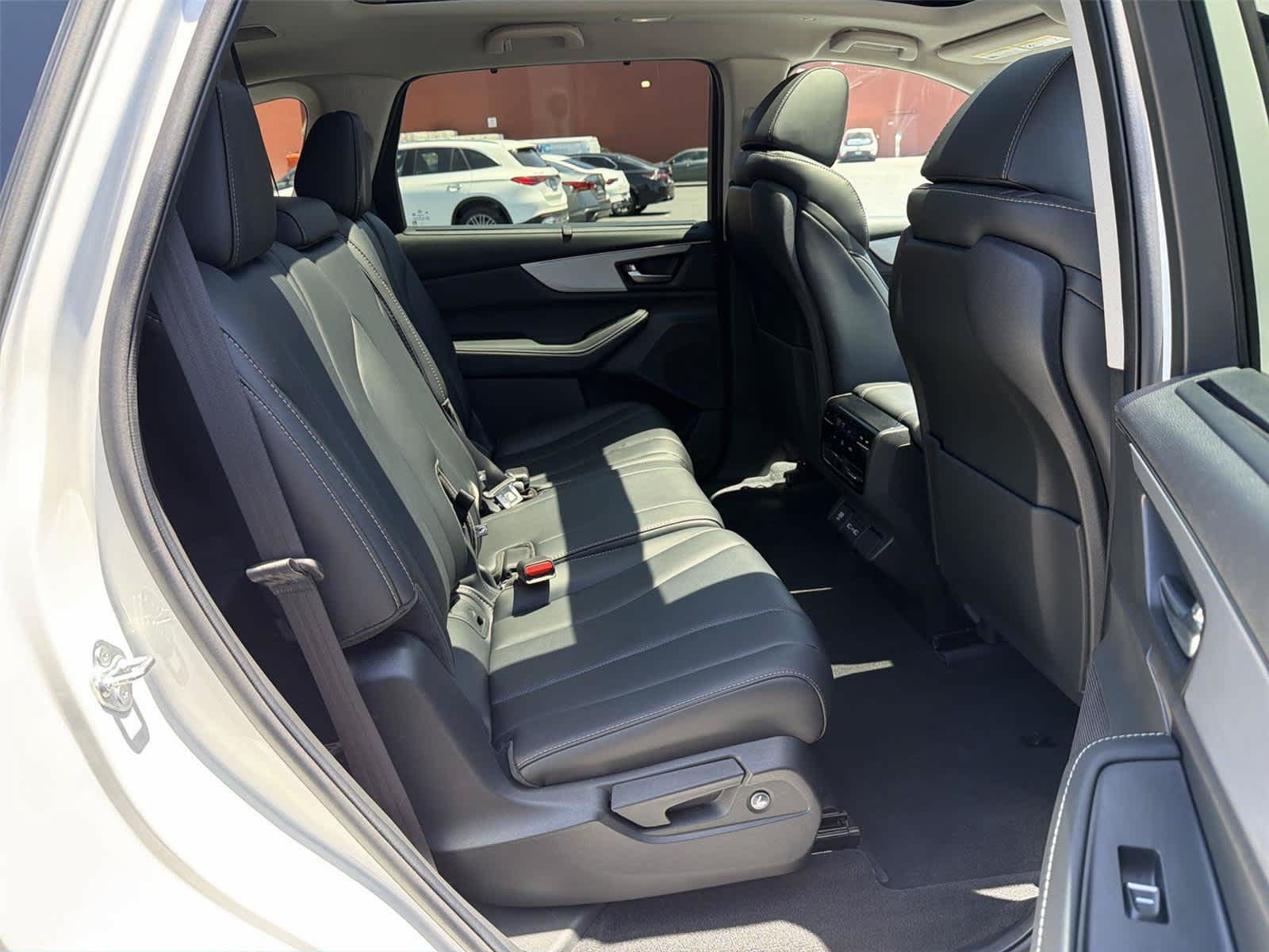 Used 2024 Acura MDX SH-AWD w/ Technology Package image 14