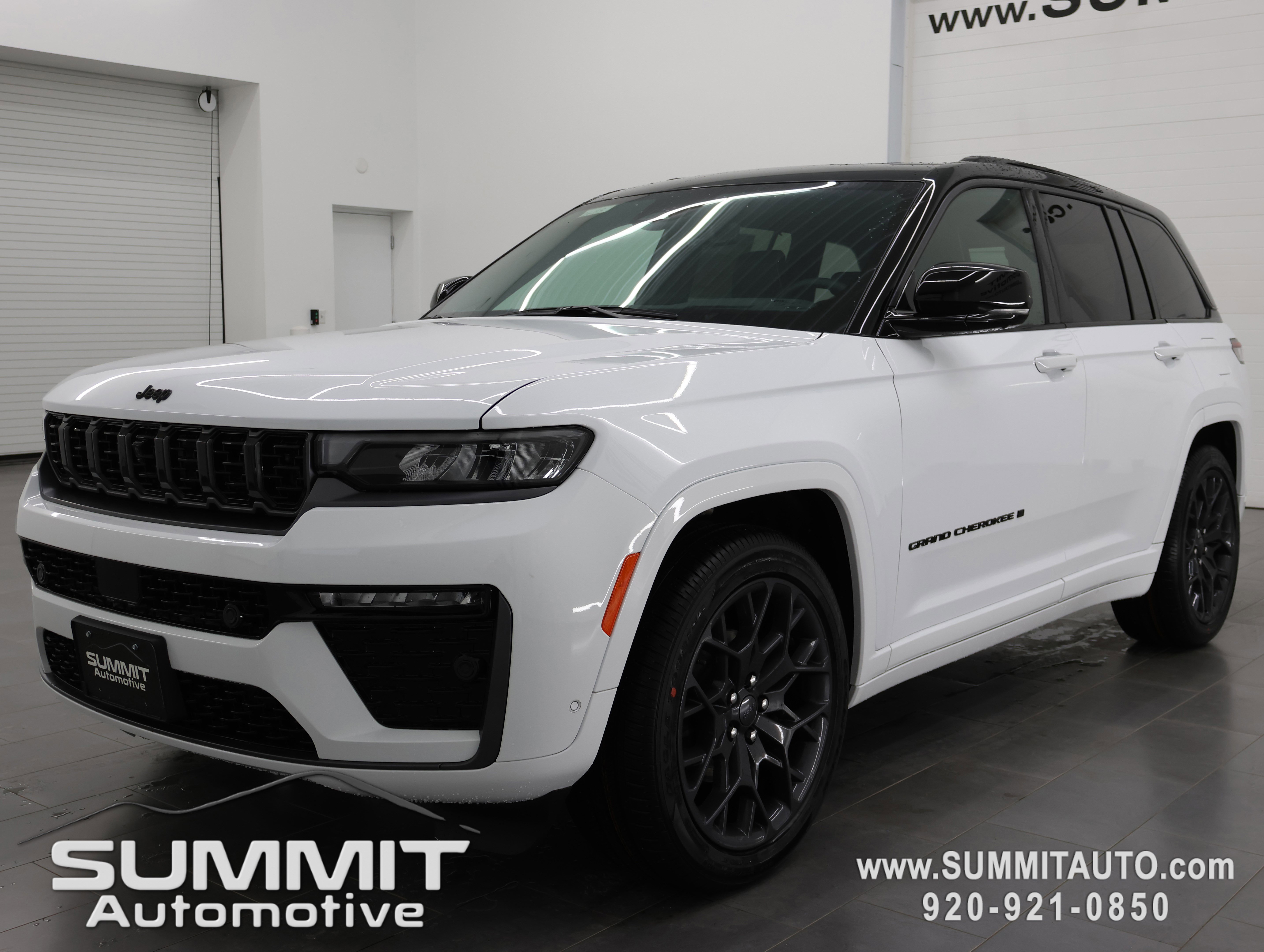 New 2026 Jeep Grand Cherokee Summit image 7