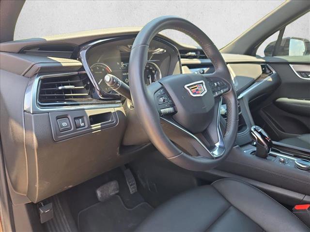 Used 2025 Cadillac XT6 Luxury FWD image 9