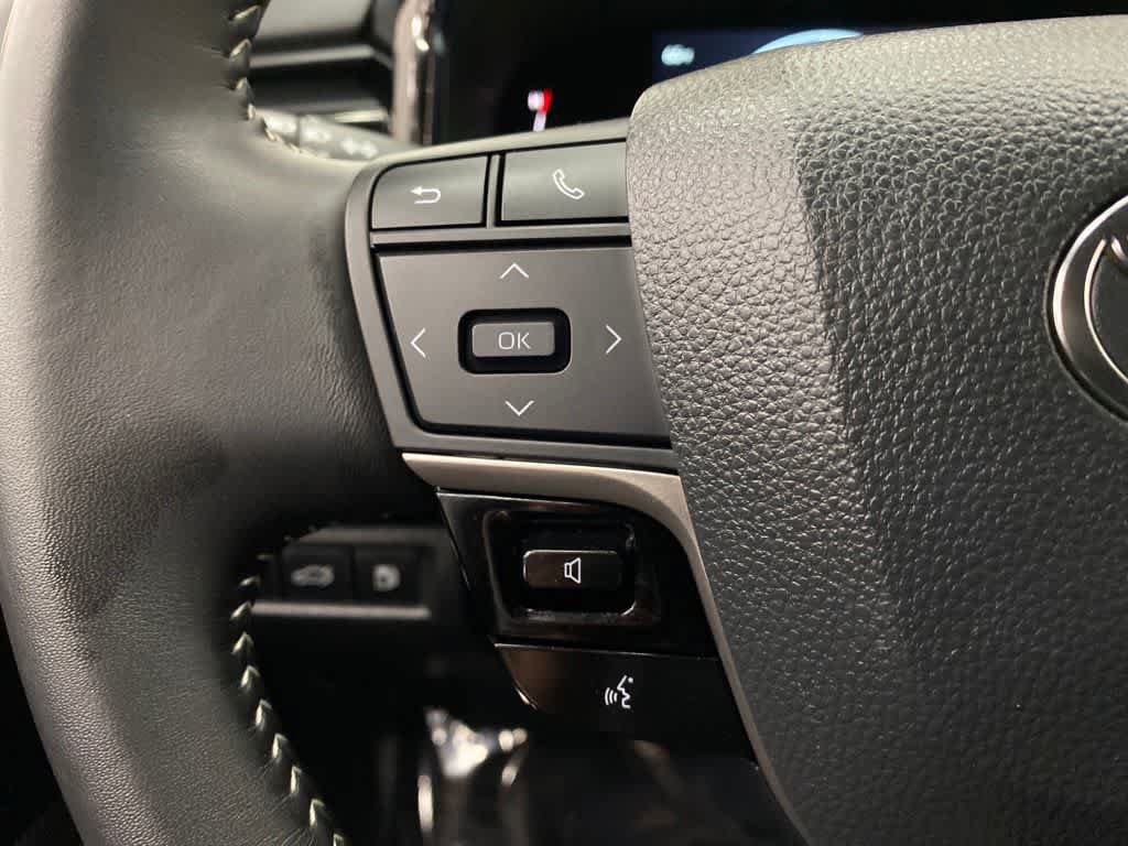 Used 2025 Toyota Camry SE FWD image 15