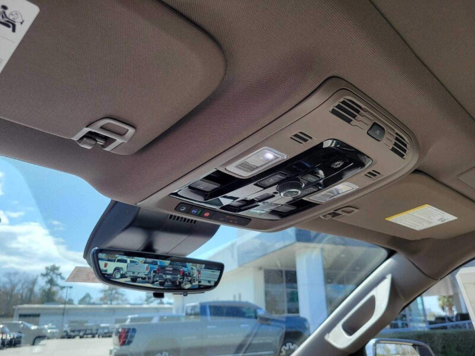 New 2026 GMC Yukon XL Denali w/ Denali Reserve Package image 24