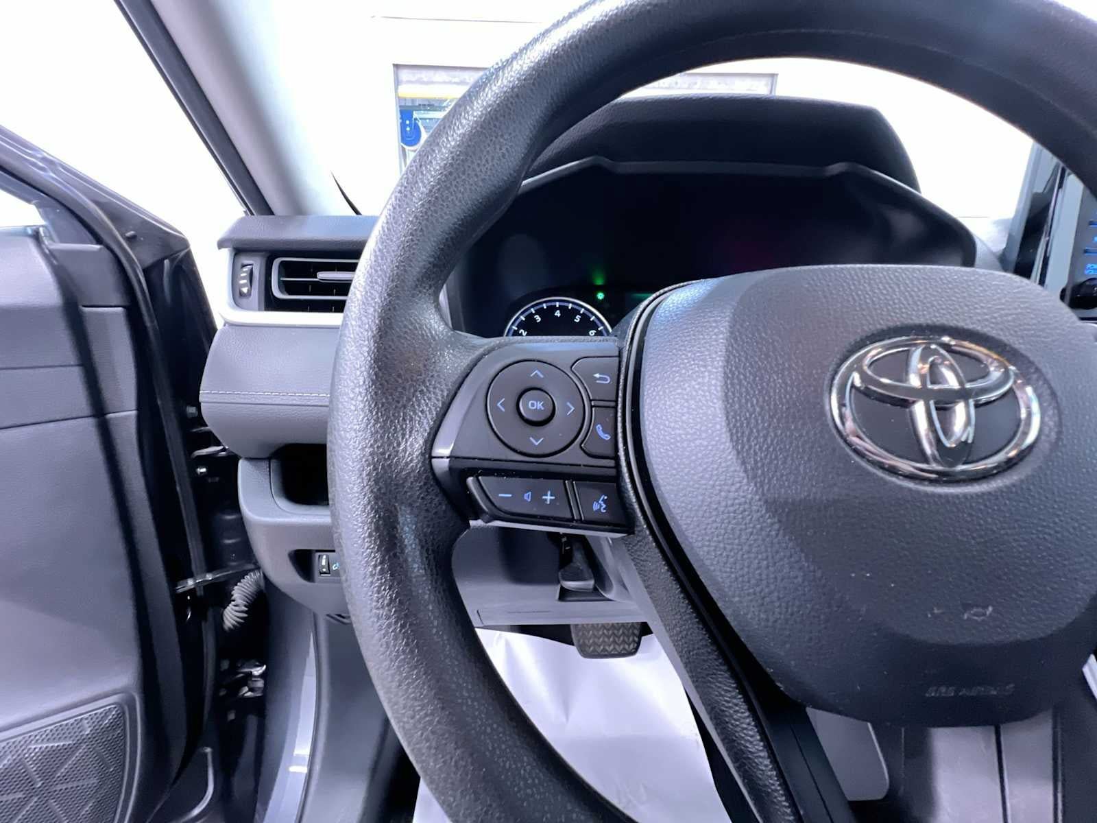 Used 2019 Toyota RAV4 LE w/ Carpet Mat Package FWD image 20