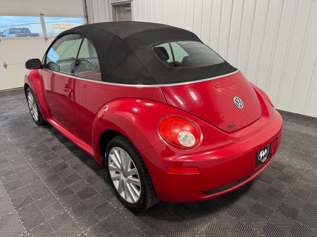Used 2009 Volkswagen Beetle Convertible FWD image 4