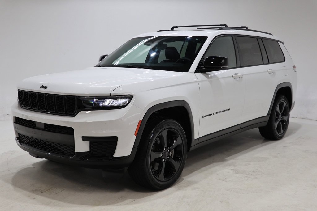 Used 2023 Jeep Grand Cherokee L Laredo AWD/4WD image 3