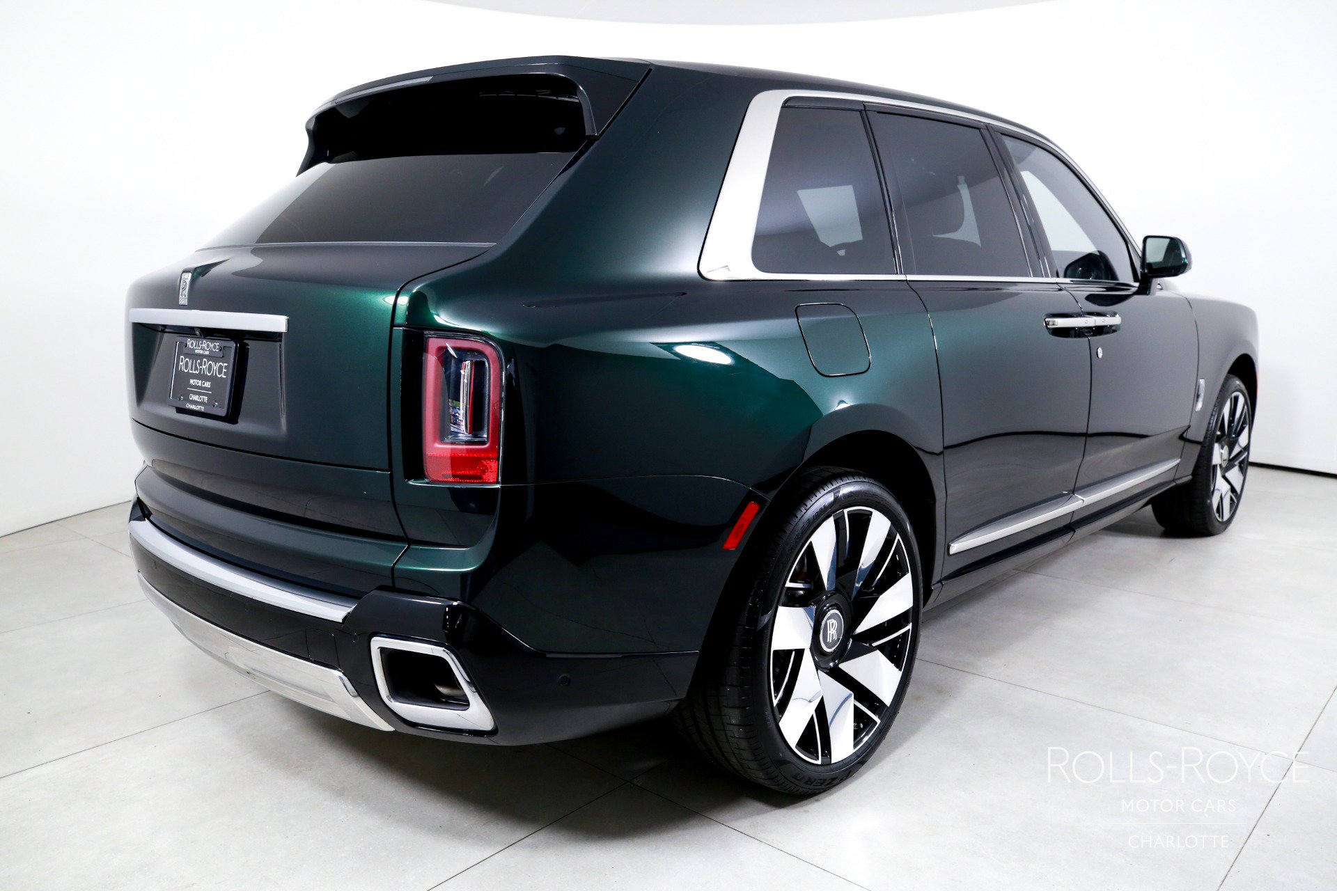 Used 2026 Rolls-Royce Cullinan AWD/4WD image 2