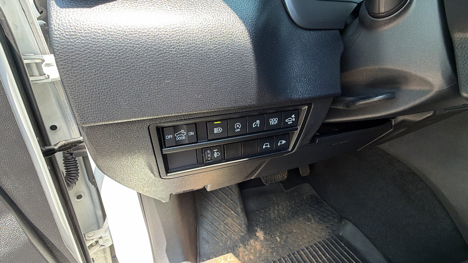 Used 2022 Toyota Tundra SR5 w/ SR5 Convenience Package AWD/4WD image 25