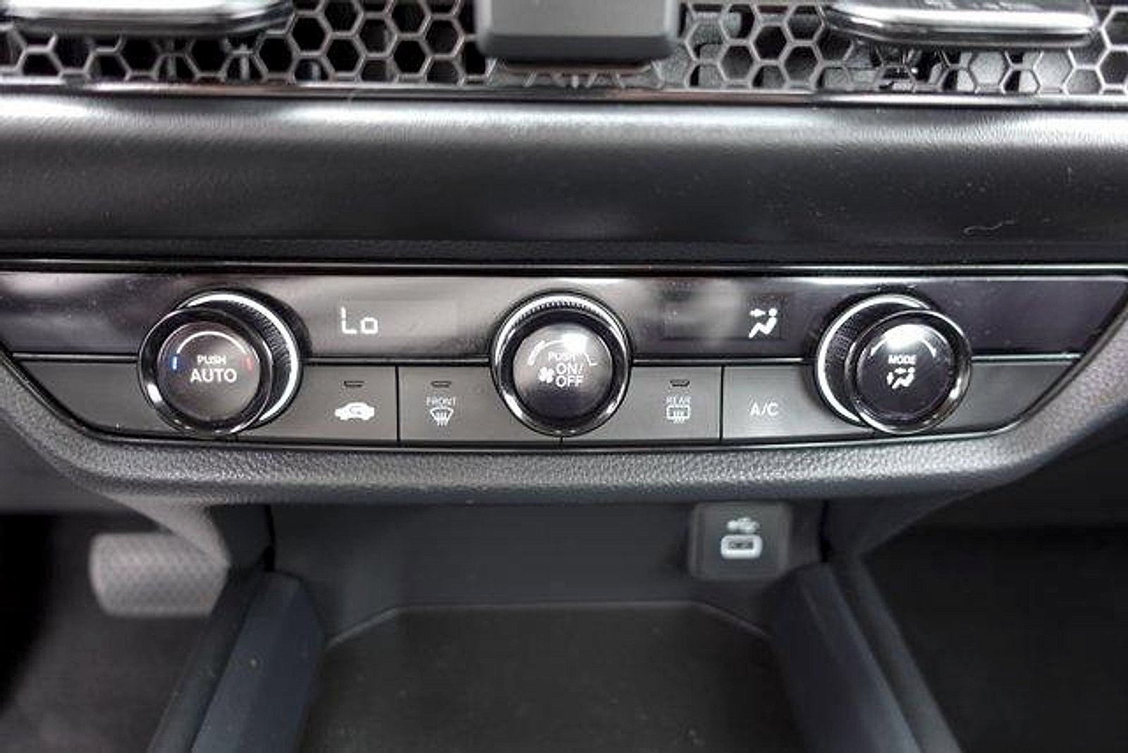 Used 2025 Honda HR-V LX image 18