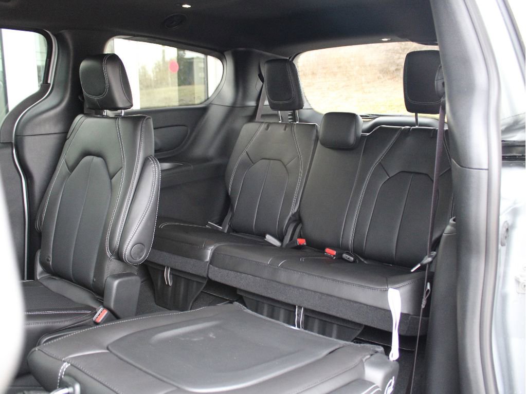 New 2026 Chrysler Pacifica Select image 34