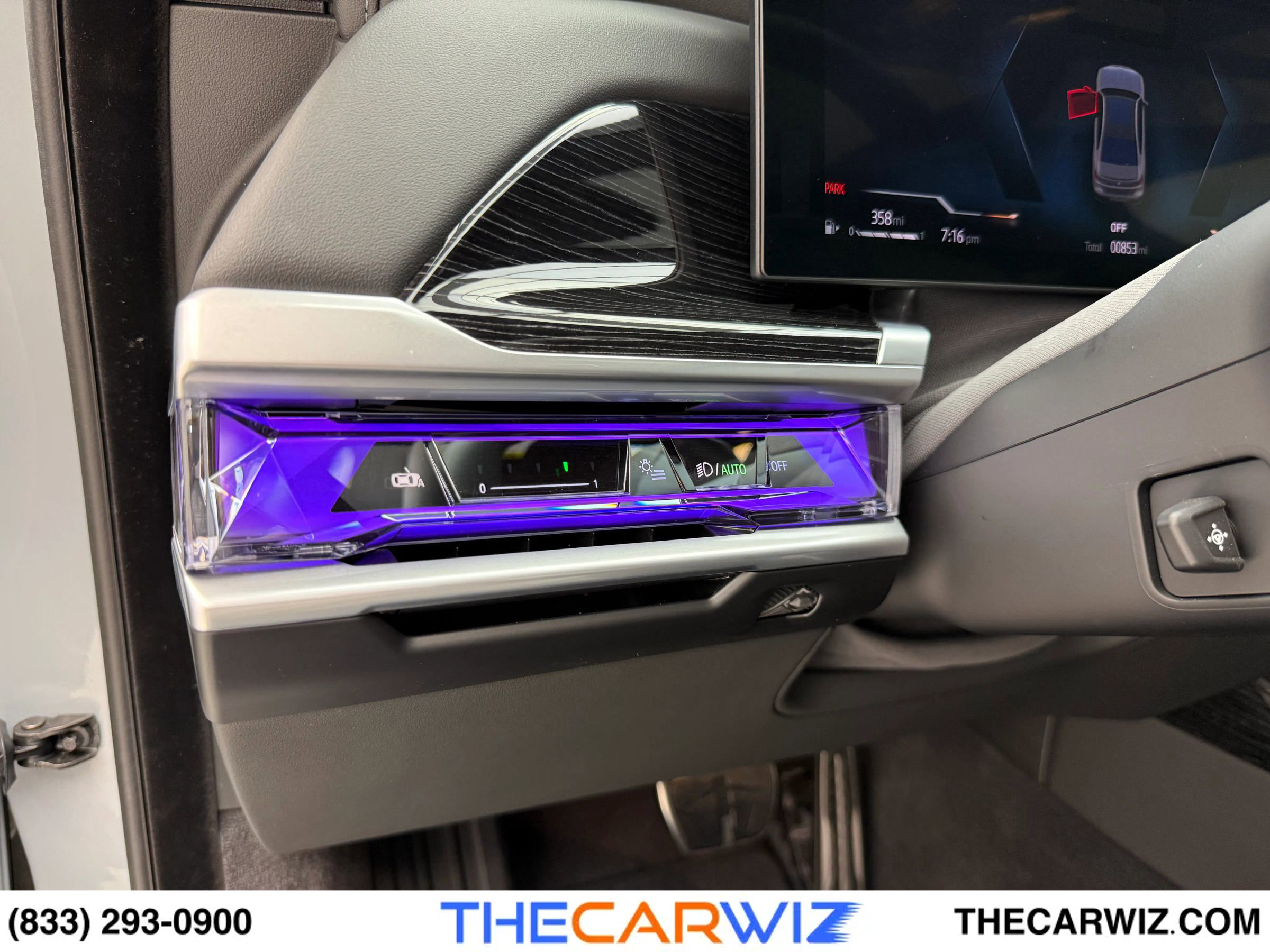 Used 2025 BMW 760i xDrive image 43