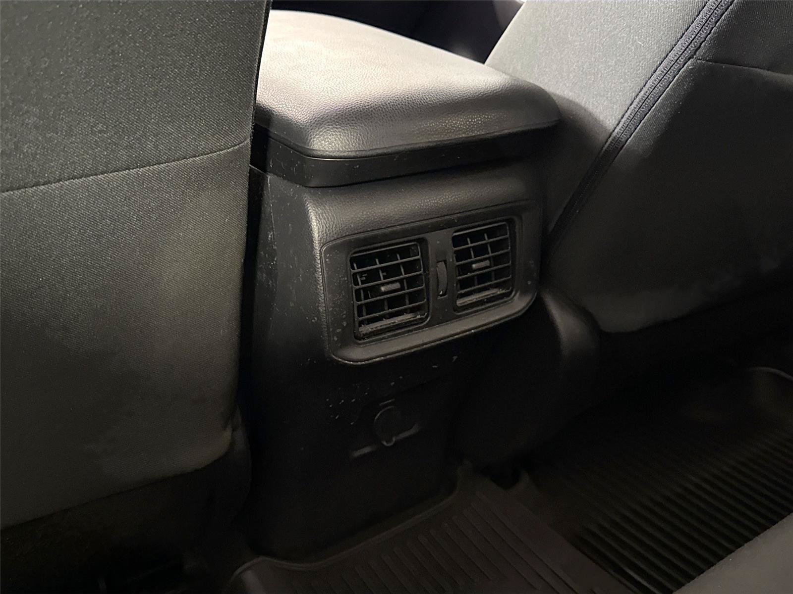 Used 2022 Toyota RAV4 LE FWD image 32