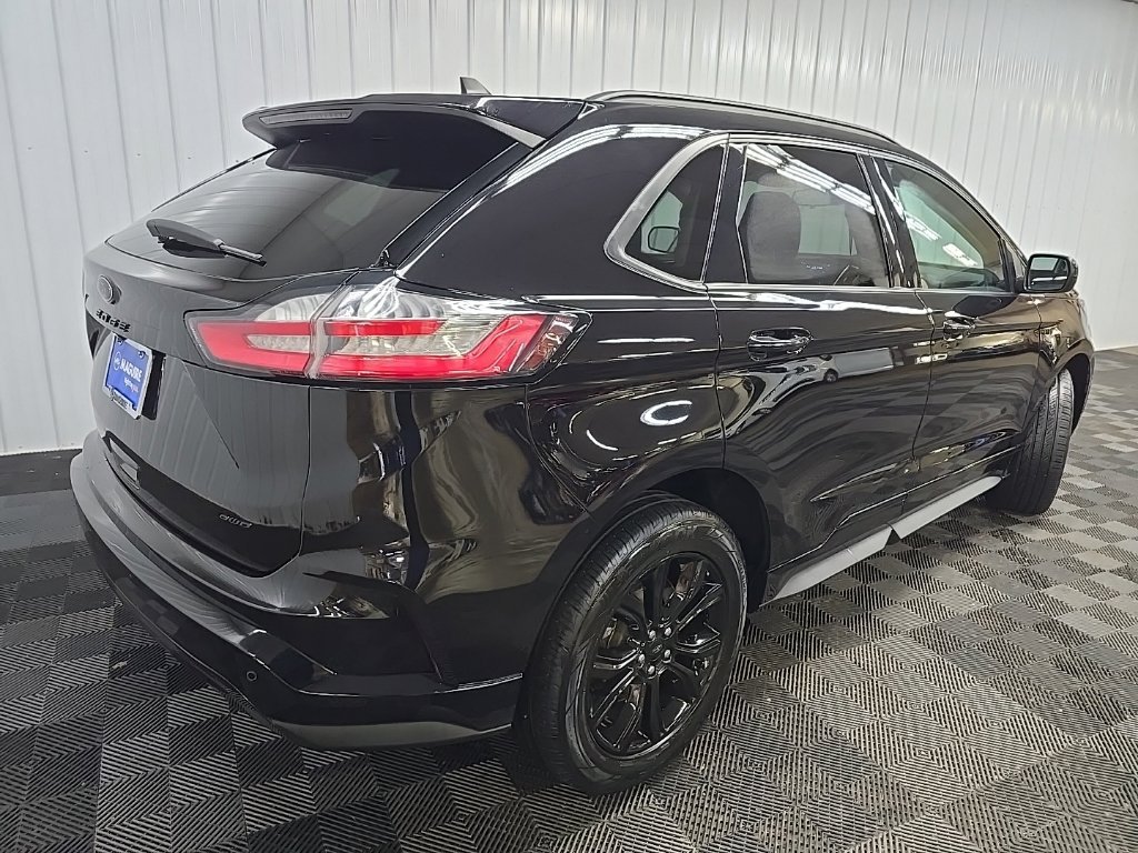 Certified 2022 Ford Edge SE w/ Black Appearance Package AWD/4WD image 13