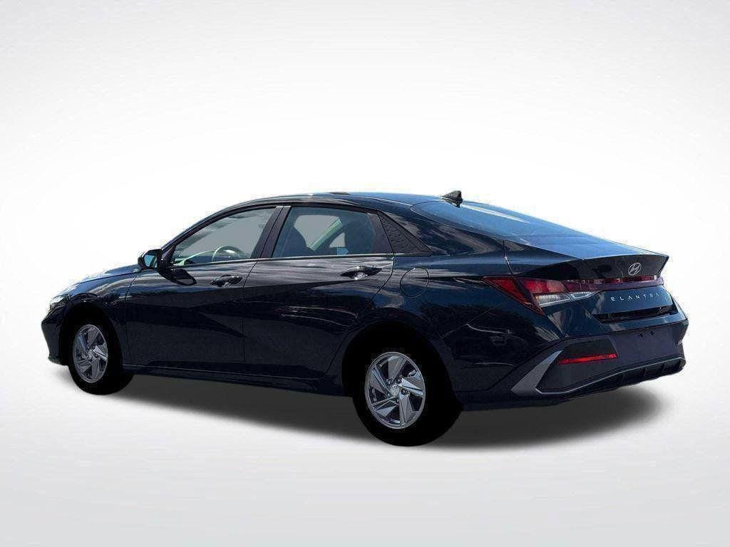 New 2026 Hyundai Elantra SE w/ Cargo Package FWD image 4
