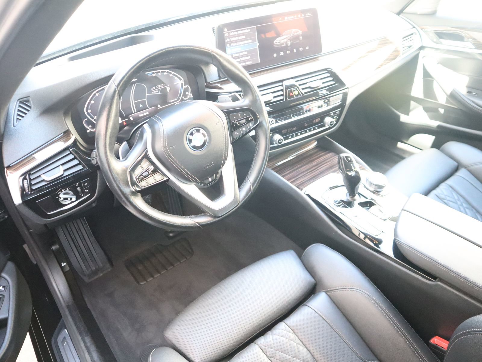 Used 2023 BMW 530e xDrive AWD/4WD image 25
