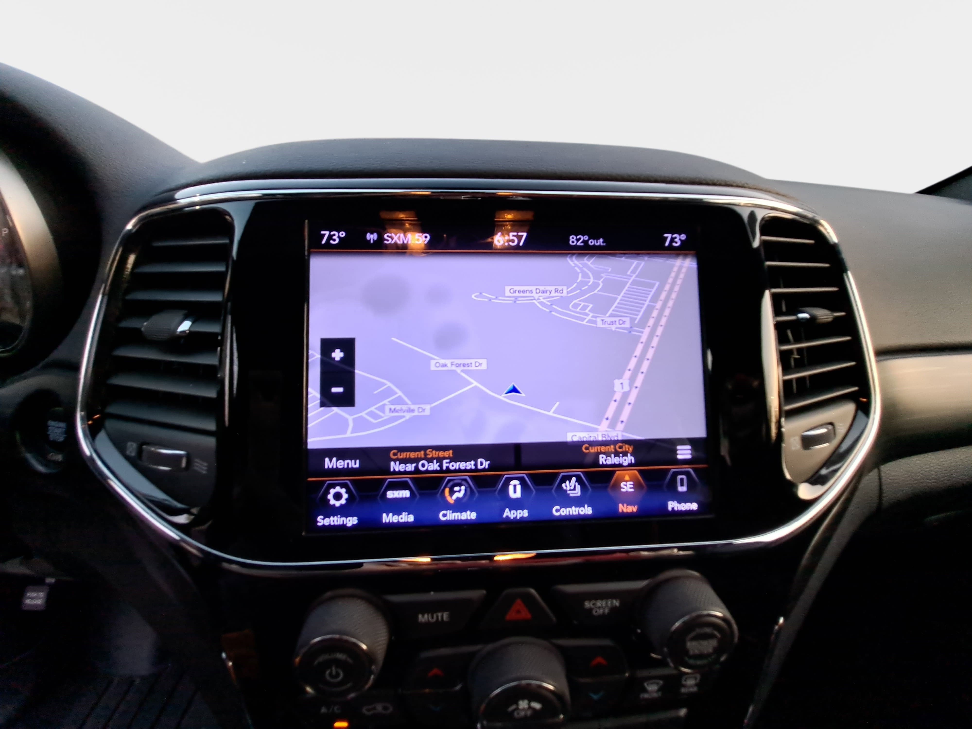 Used 2019 Jeep Grand Cherokee Altitude image 22