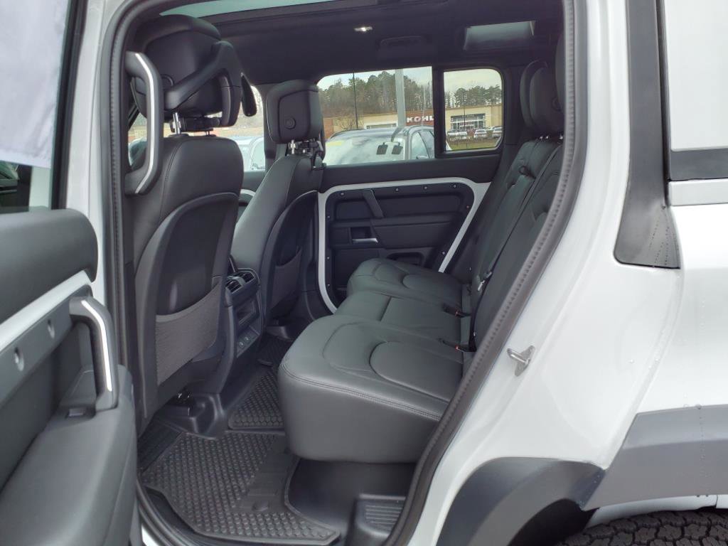 Used 2025 Land Rover Defender 110 S image 10