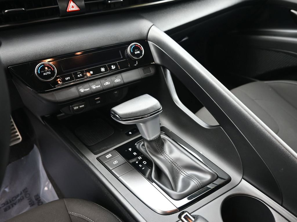 Used 2025 Hyundai Elantra Sport image 19