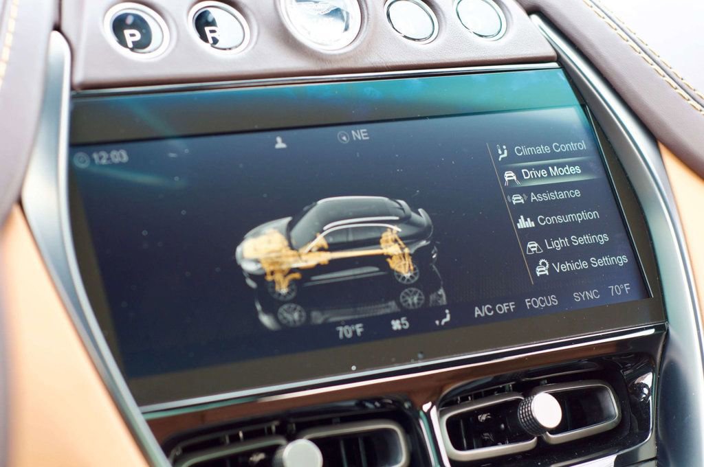 Used 2022 Aston Martin DBX image 28