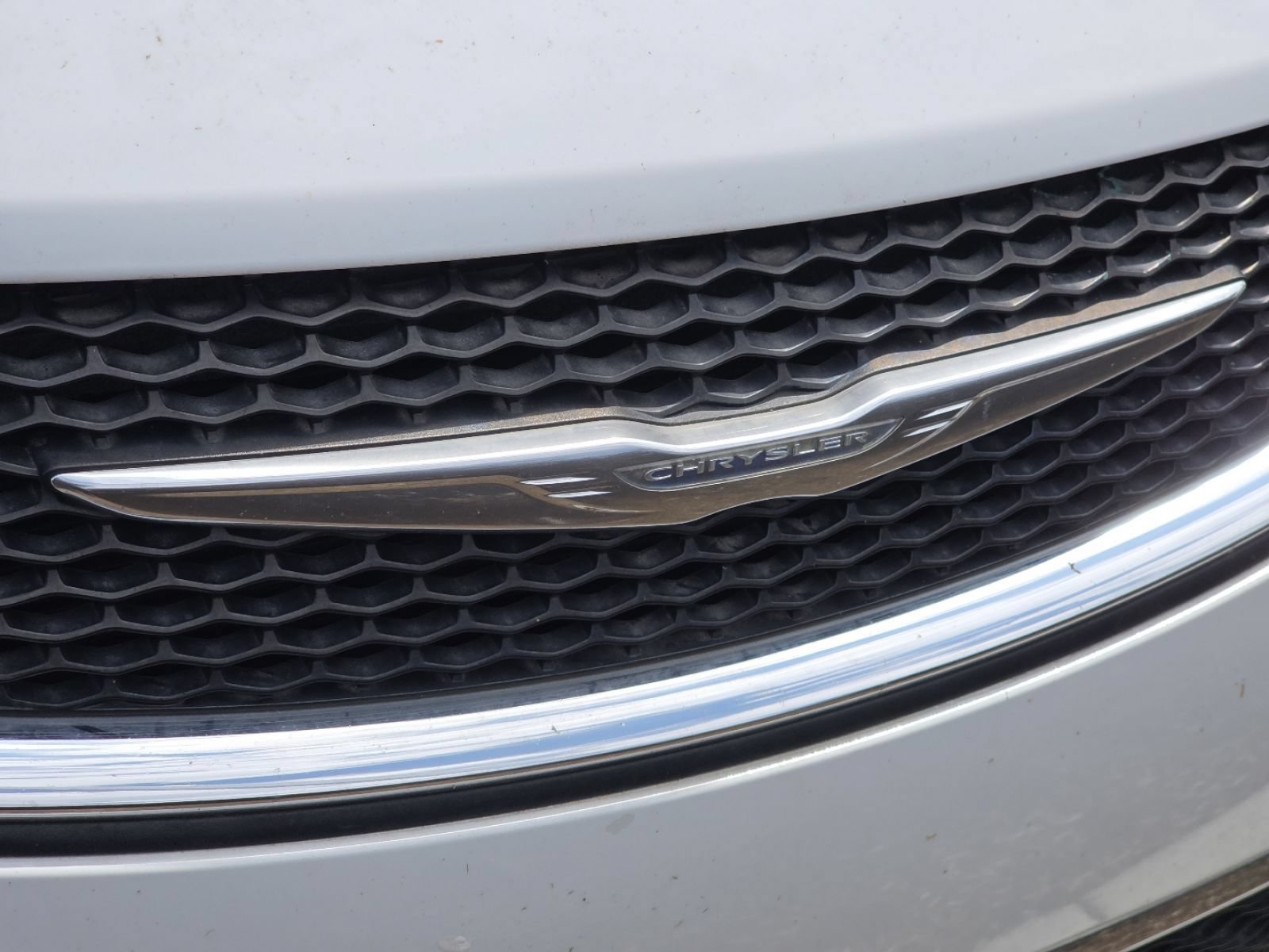 Used 2018 Chrysler Pacifica Touring-L FWD image 7