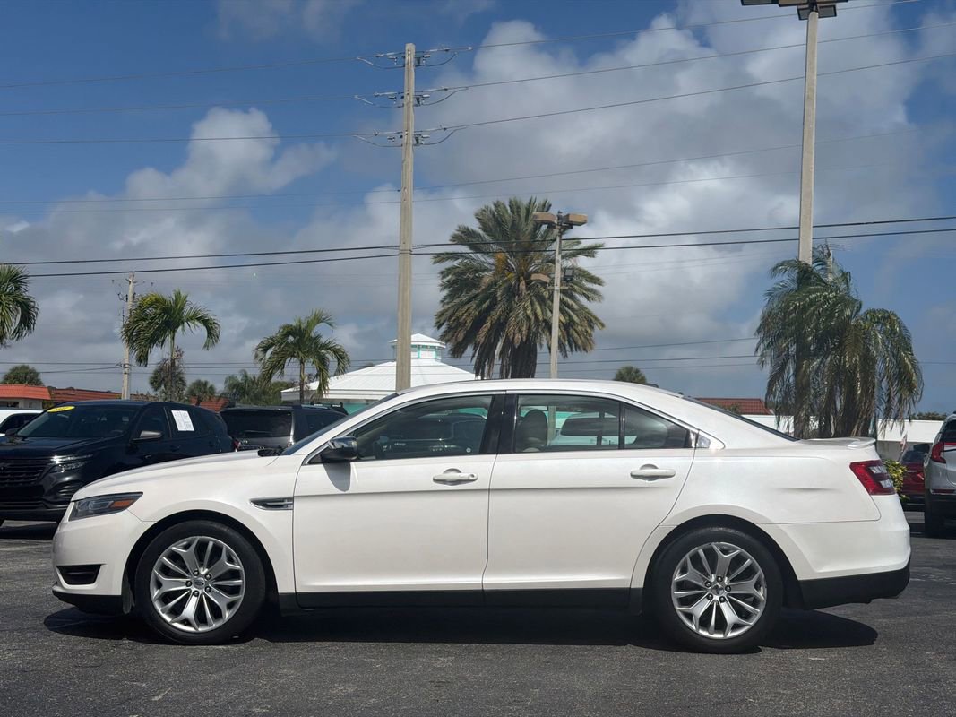 Used 2018 Ford Taurus Limited image 2