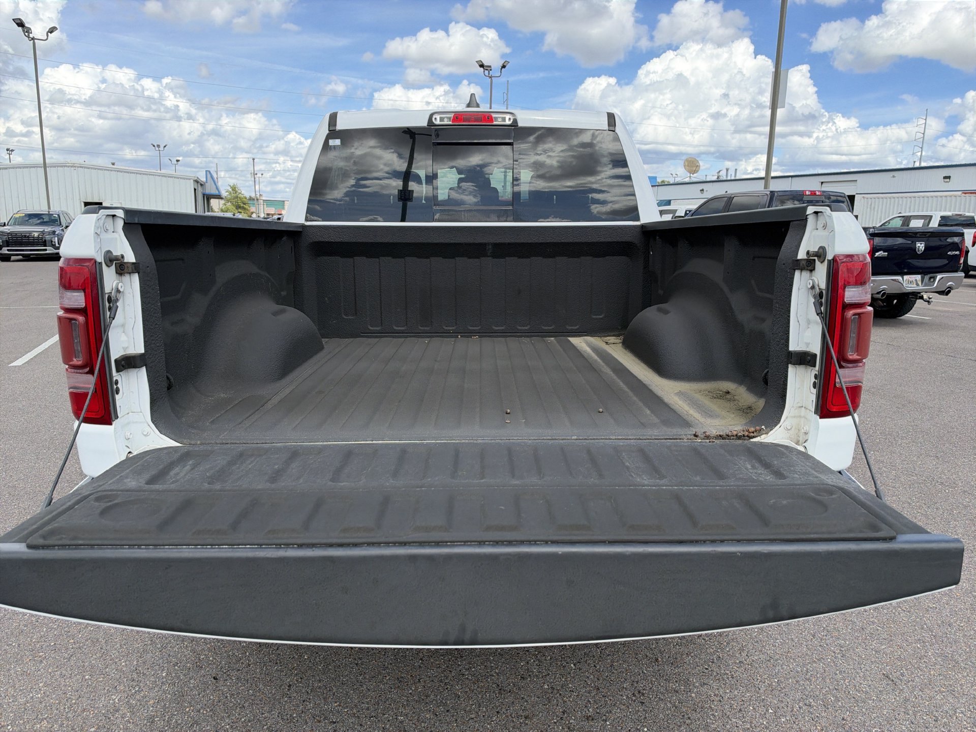 Used 2020 RAM 1500 Laramie AWD/4WD image 13