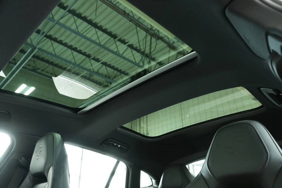 New 2025 Porsche Panamera 4 image 36