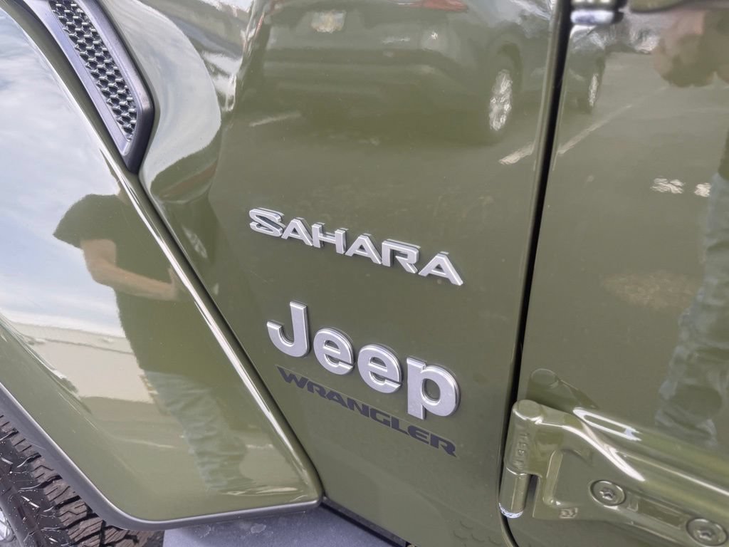 Used 2024 Jeep Wrangler Unlimited Sahara AWD/4WD image 16