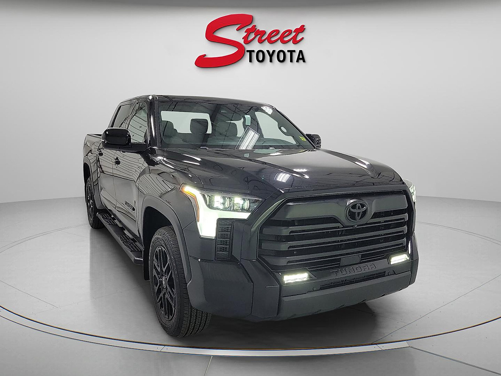 Certified 2025 Toyota Tundra Limited AWD/4WD image 5