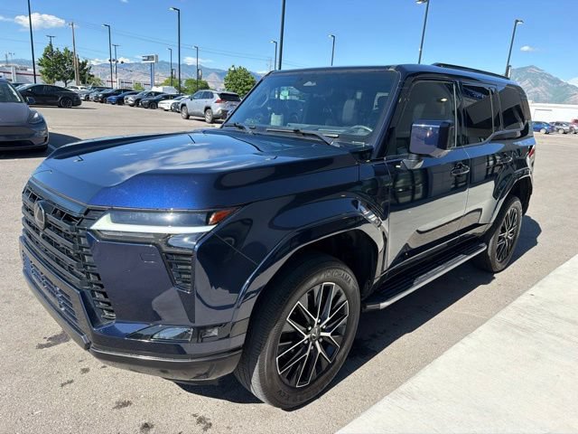 Used 2024 Lexus GX 550 w/ Accessory Package (2T) AWD/4WD image 3