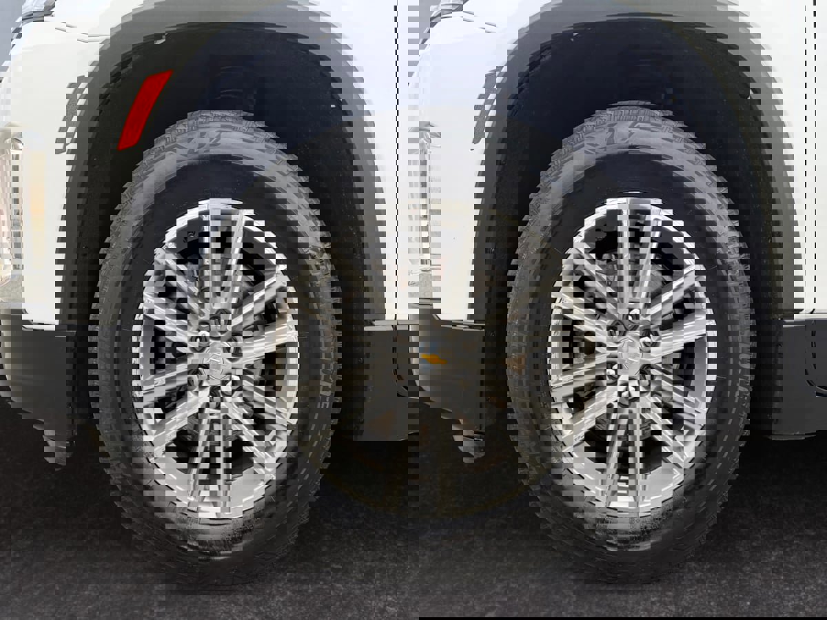 Used 2023 Chevrolet Traverse LT image 9