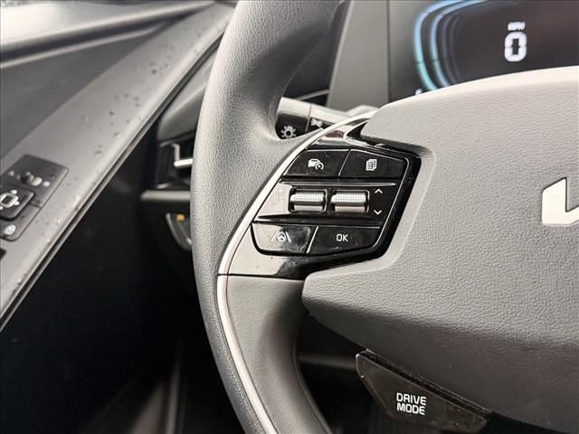 Used 2025 Kia Niro LX image 15