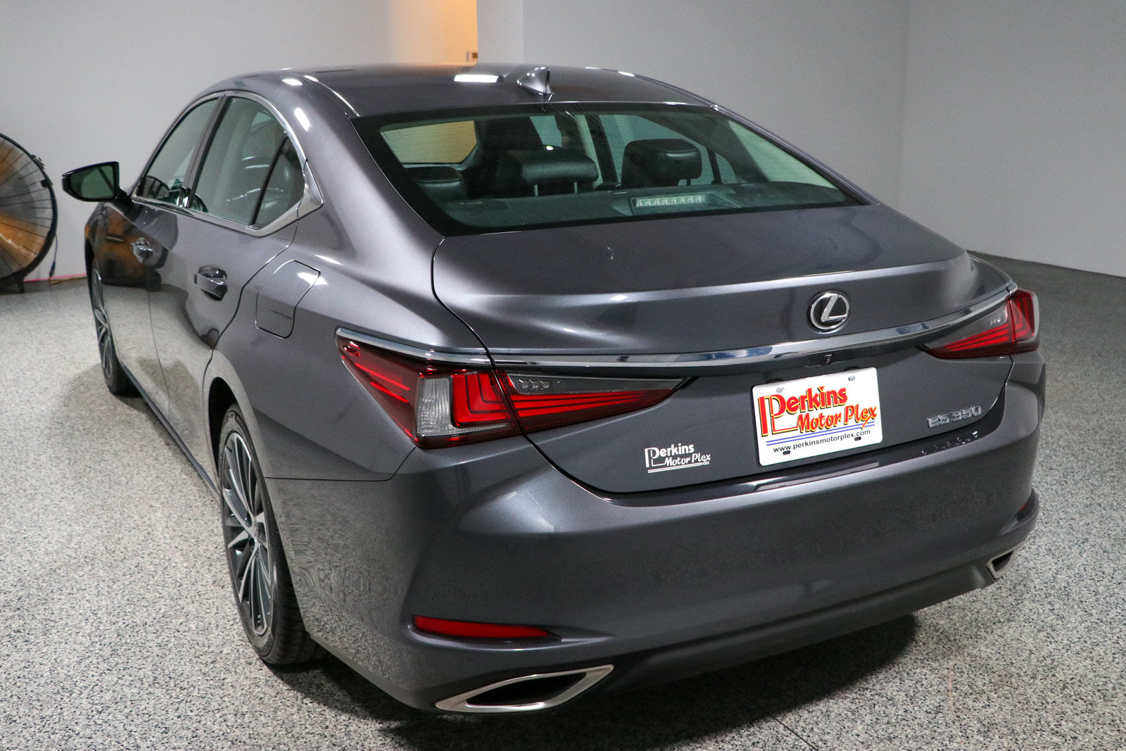 Used 2024 Lexus ES 350 w/ Premium Package FWD image 9