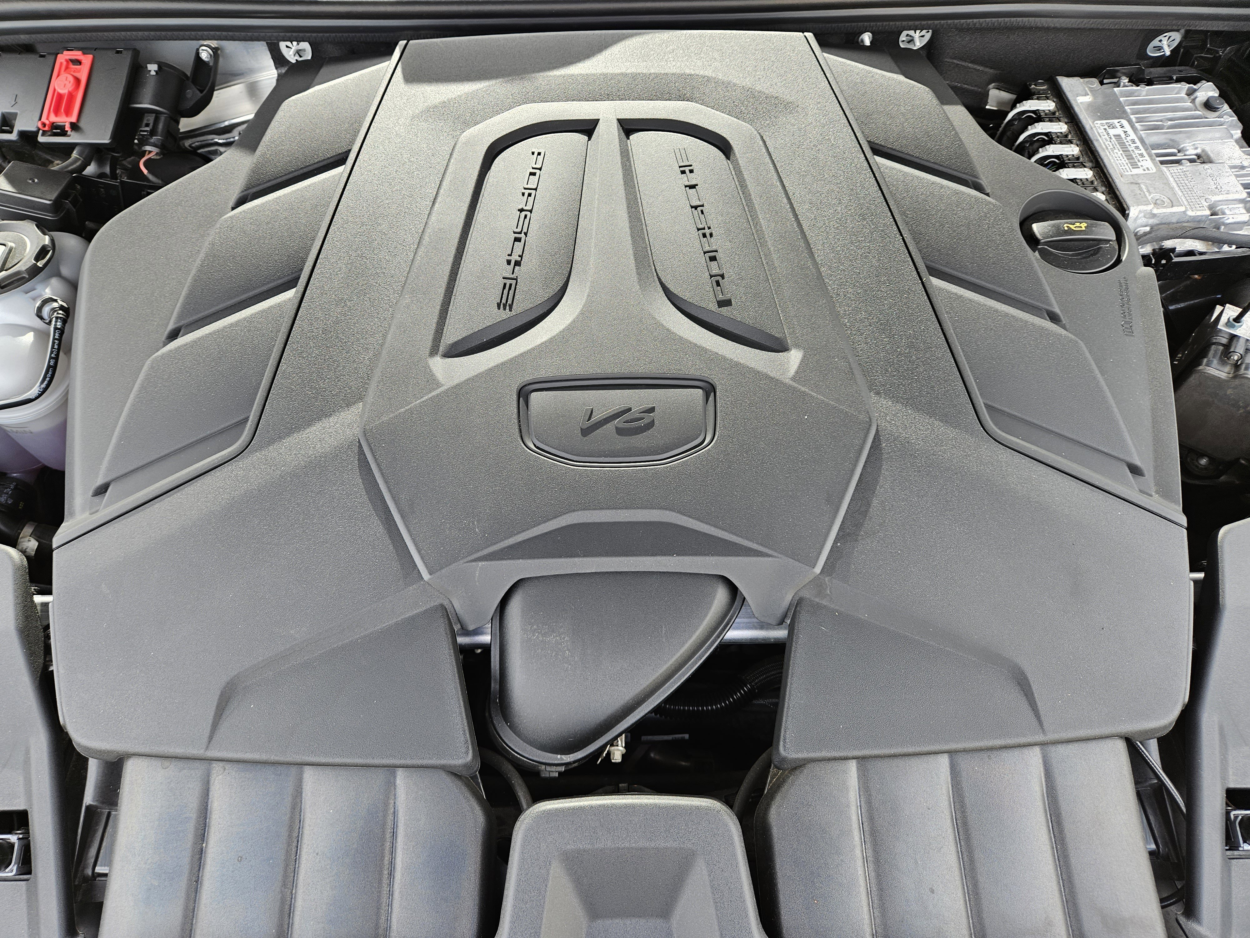 Certified 2025 Porsche Cayenne Coupe image 30