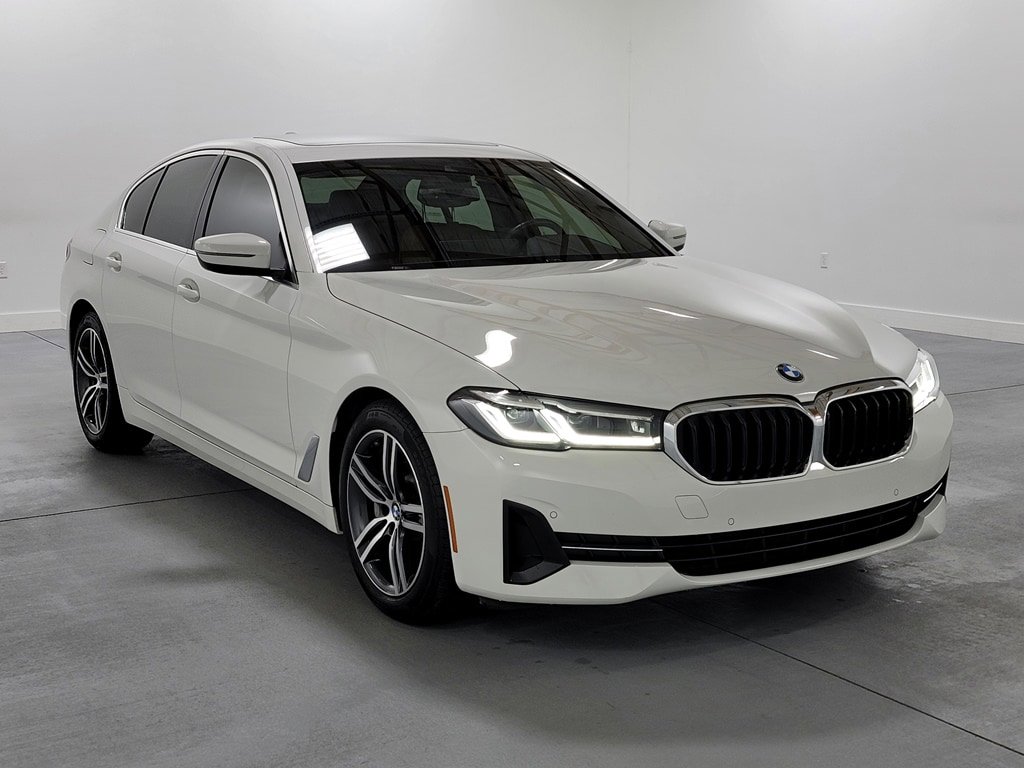Used 2022 BMW 530i xDrive w/ Convenience Package AWD/4WD image 2